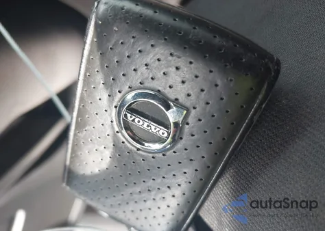 2019 Volvo Xc90 T6 R-Design z USA, uszkodzony, nr VIN YV4A22PM5K1448778